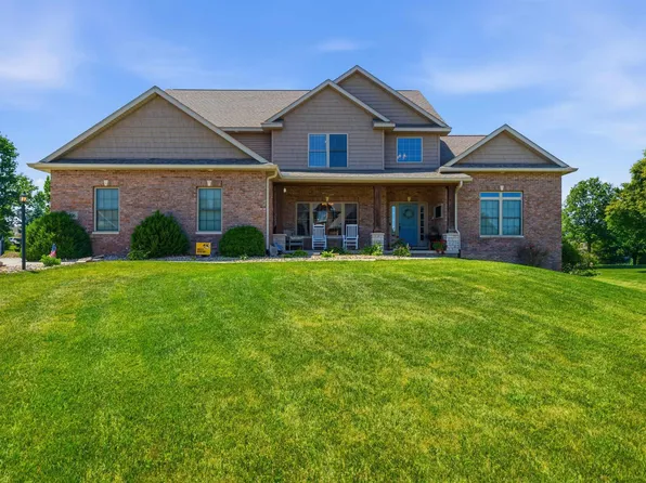 406 Cottingham Ln, Germantown Hills, IL 61548