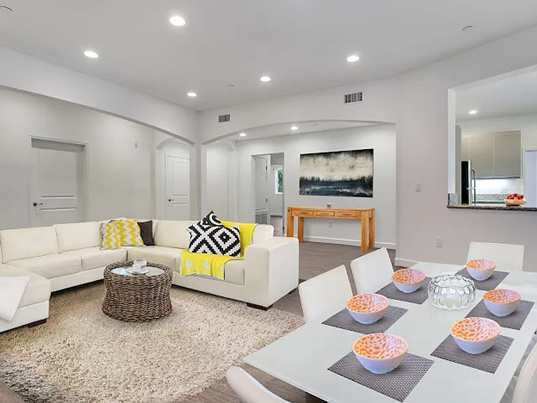 610 Levering Ave — Photo 11