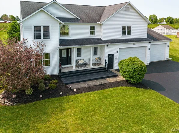 7784 Gloria Dr, Baldwinsville, NY 13027