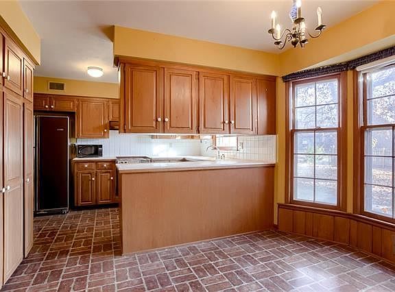 5th image of 205 NW Oxford Ln