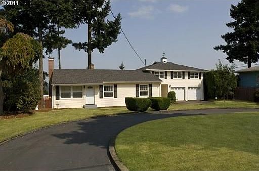 4th image of 11609 NE Klickitat St