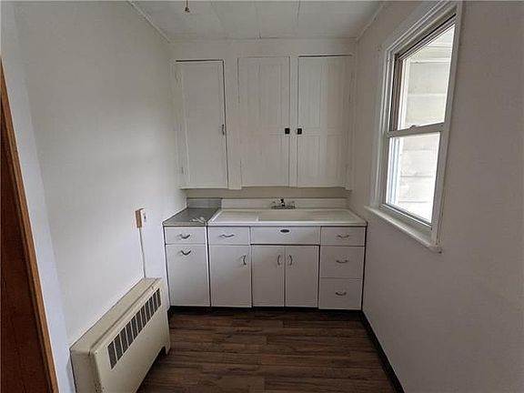 5th image of 816 Wyandotte St