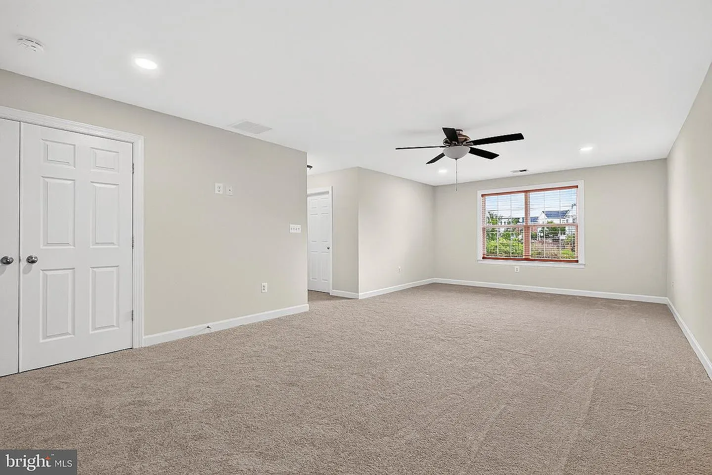 5 bed, 3.5 bath, 4548 sqft, $4,250 — Photo 2