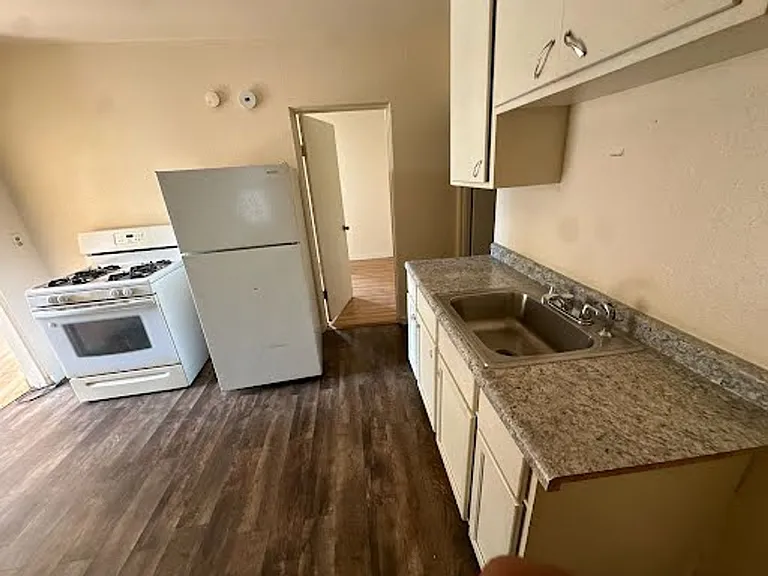 2262 S Chase Ave — Photo 6