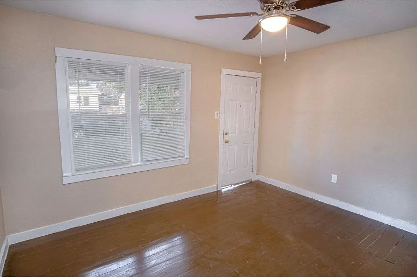 Amazing Newly Remodeled Home Near Downtown — Photo 2