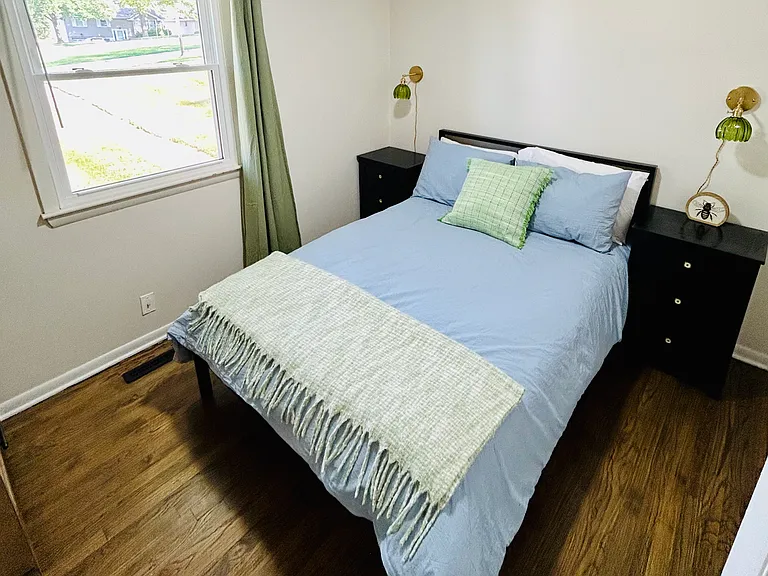 Bedroom 3: Full size bed