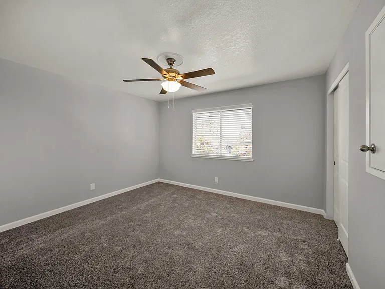 Heather Ridge Apartments — Photo 14