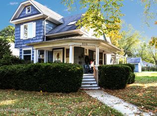 804 N Center St, Naperville, IL 60563