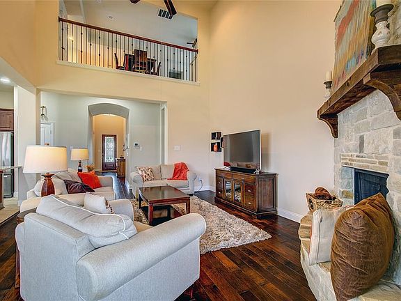 5th image of 1009 Cadbury Ln