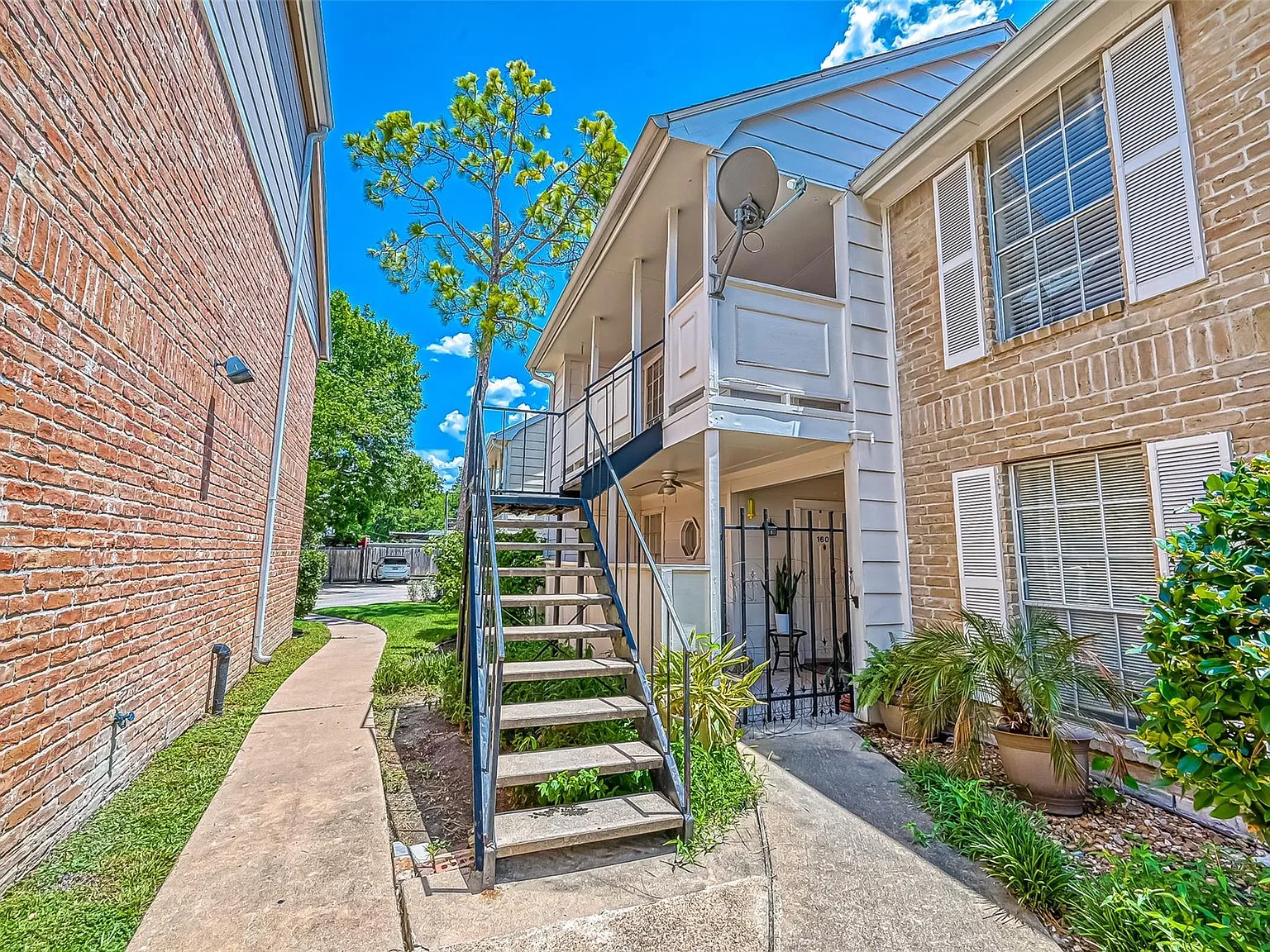 2 bed, 2.0 bath, 1043 sqft, $1,450 — Photo 1