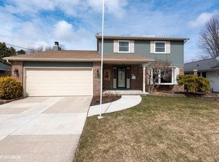 1664 Atlanta Cir, Manitowoc, WI 54220