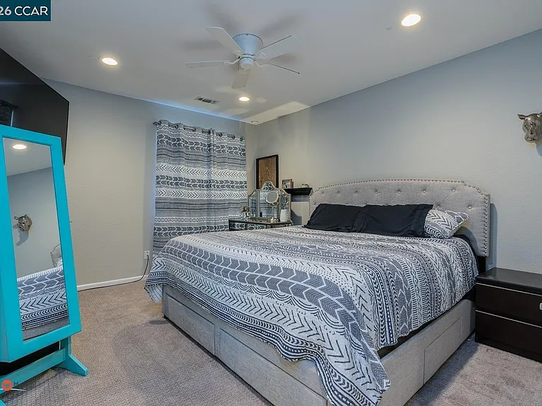 2904 Canterbury Cir — Photo 4
