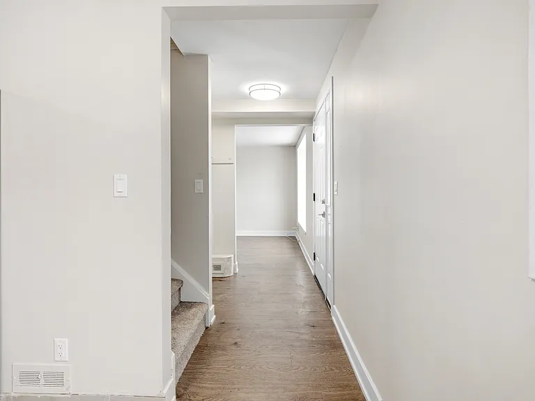 176 The Pkwy — Photo 6