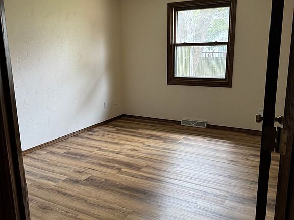 2nd image of 1033 Coppens Rd