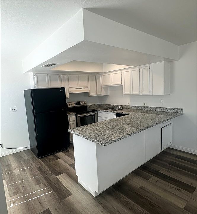 1st image of 4300 N Lamont St APT 233