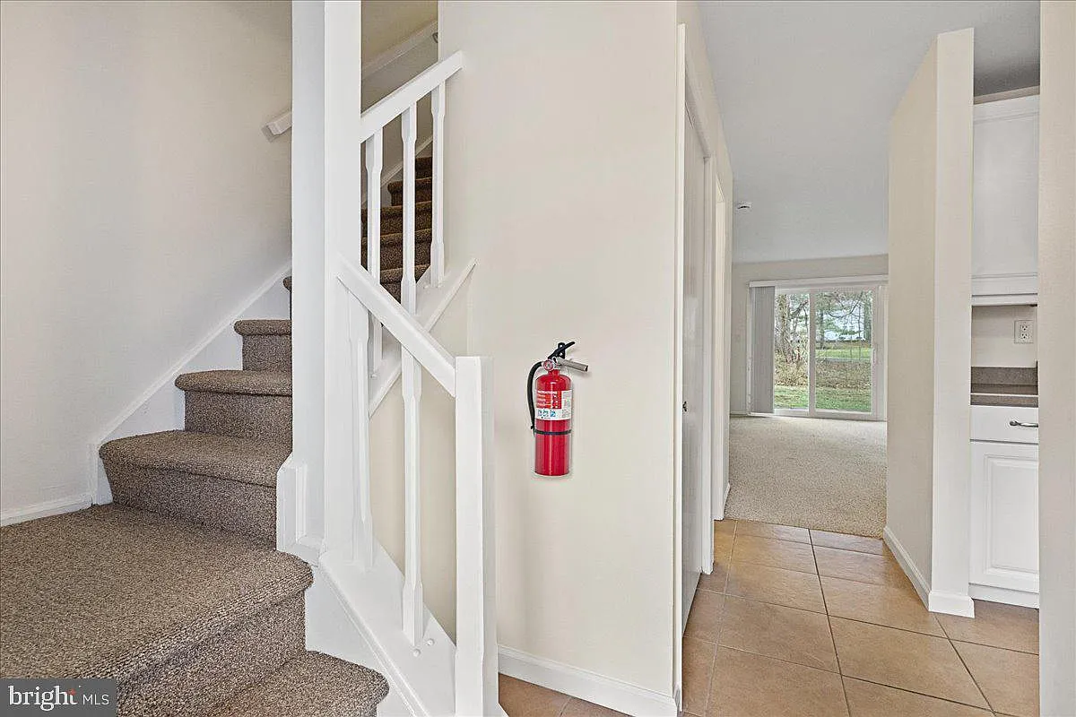 2 bed, 1.5 bath, 1068 sqft, $2,550 — Photo 3