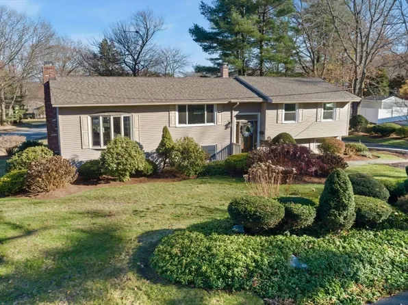 83 Birch St, Peabody, MA 01960