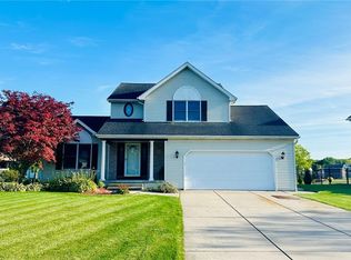 2800 Driftwood Dr, Niagara Falls, NY 14304