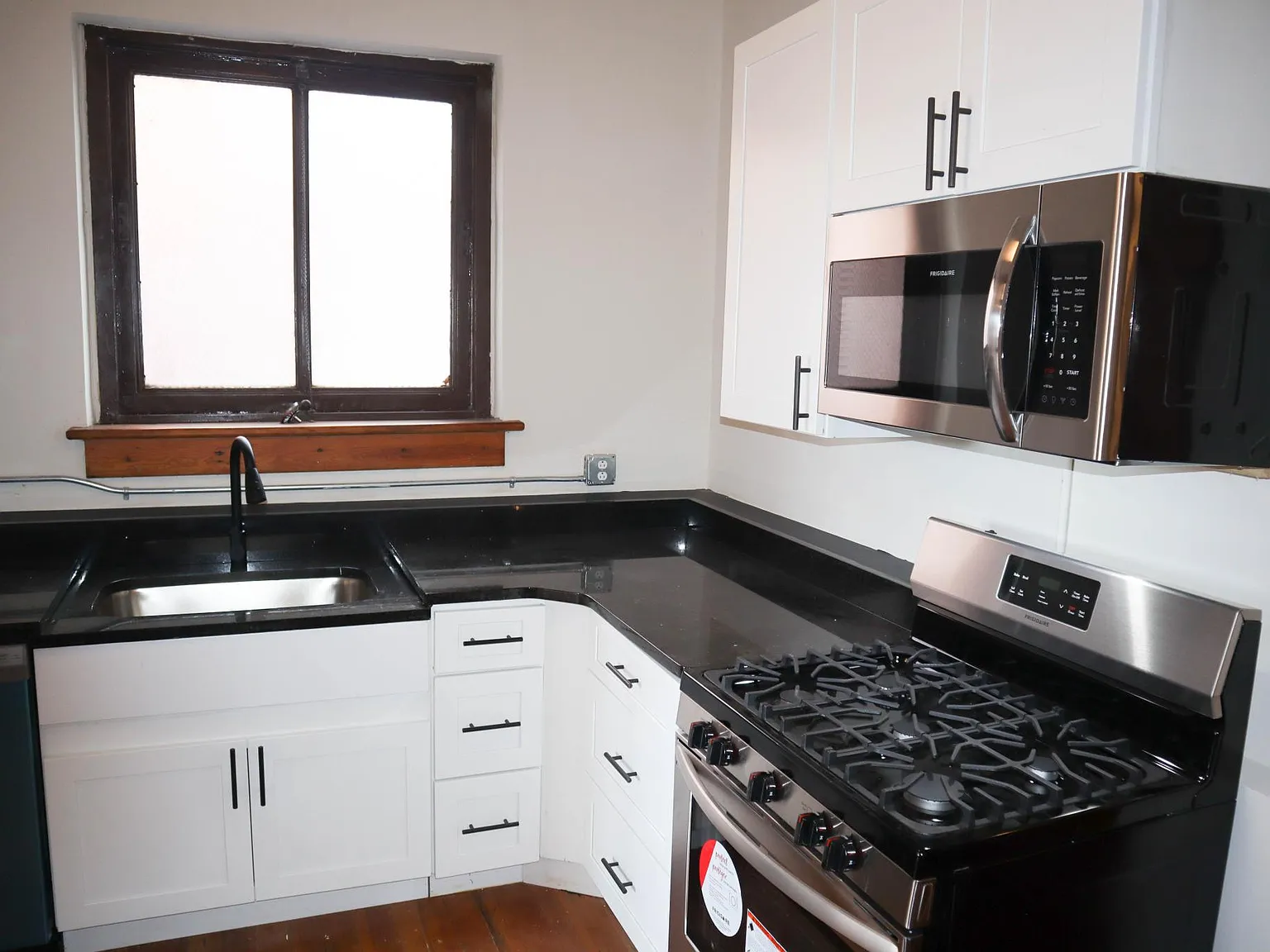 1 bed, 746 sqft, $1,200 — Photo 3