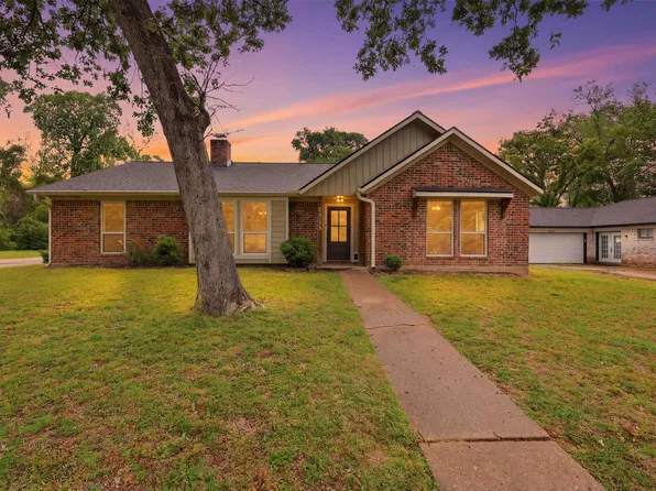 24714 Hunters Hollow Dr, Spring, TX 77380