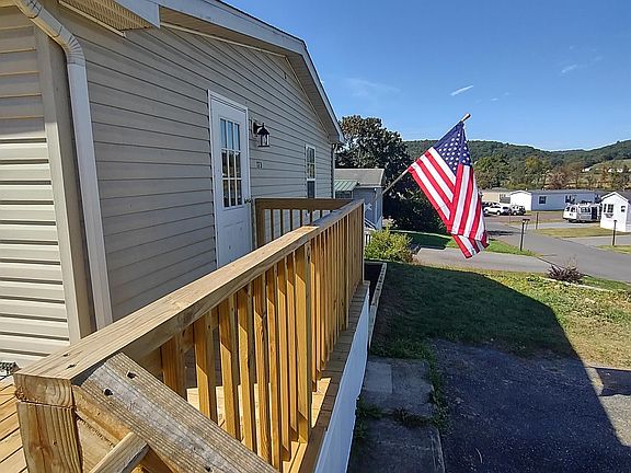 Exterior Image-2-Commodore Homes Brookside Village
