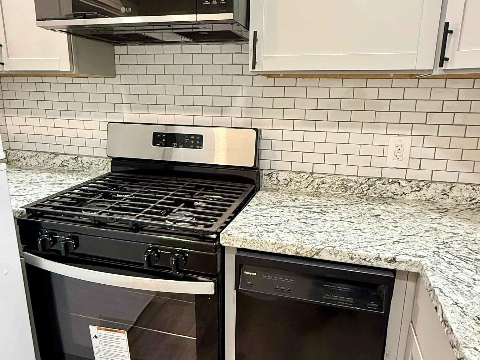 1 bed, 420 sqft, $1,395 — Photo 3