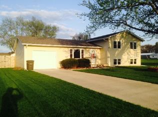 1202 N Maine Ave, York, NE 68467