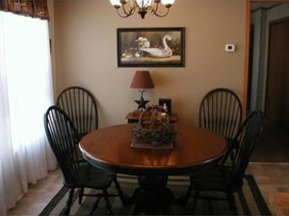 5th image of 2723 E Park Ln