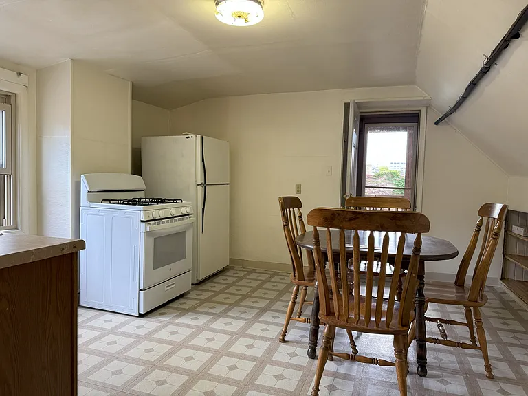 702 S Ada St #3 — Photo 4