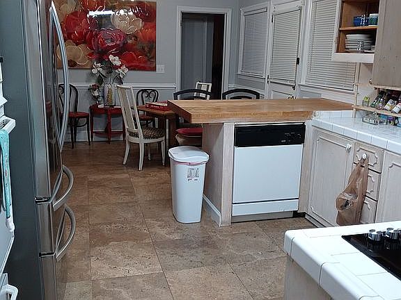 #1 Kitchen View N Main House