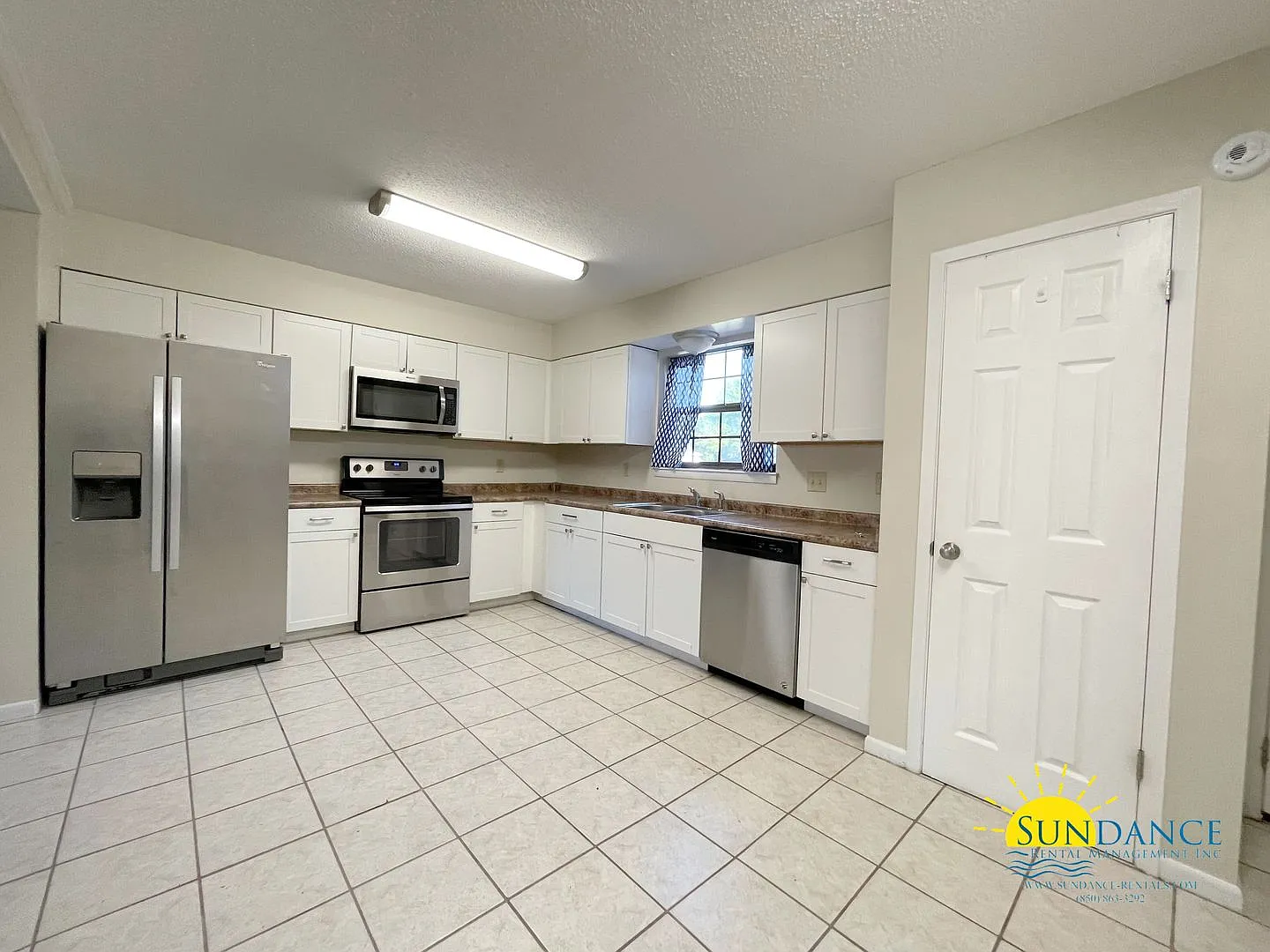 Great 3BR Townhome in Shalimar! — Photo 3