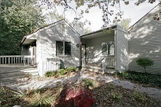 2nd image of 1021 Essex Cir