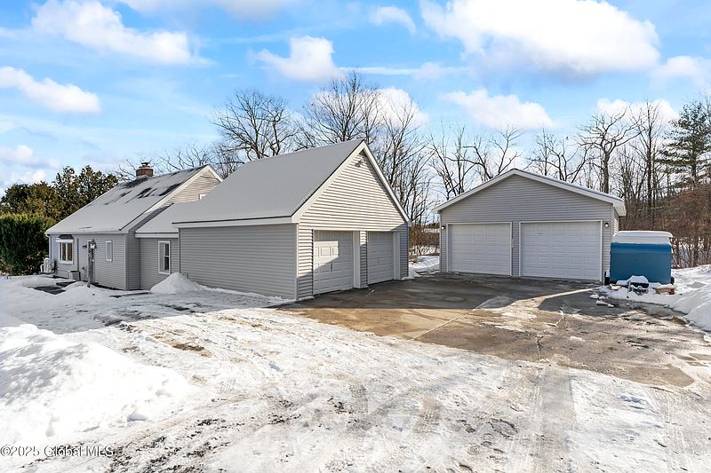 2nd image of 1291 Putnam Road