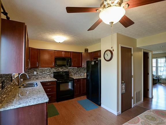 3rd image of 1664 Park Place Dr