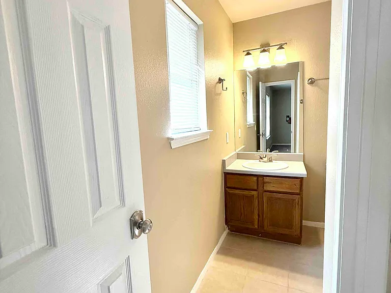 502 Dewberry Dr — Photo 14