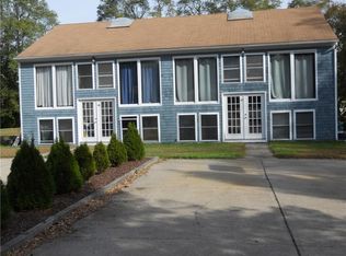 49 Sprague St, Portsmouth, RI 02871