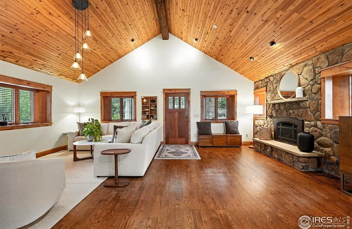 5 bed, 4638 sqft, $10,000 — Photo 2