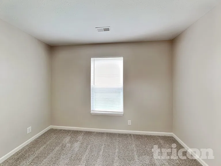 5353 Shamus Dr — Photo 7