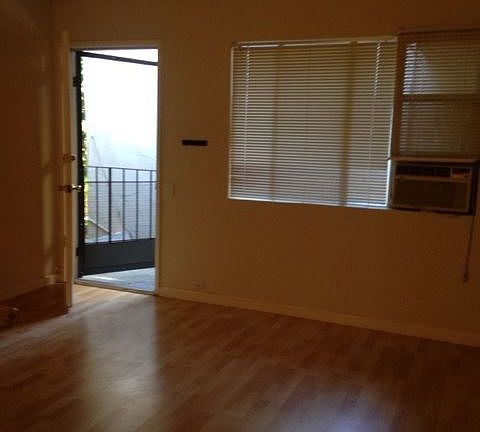 4th image of 2117 22nd St APT 09