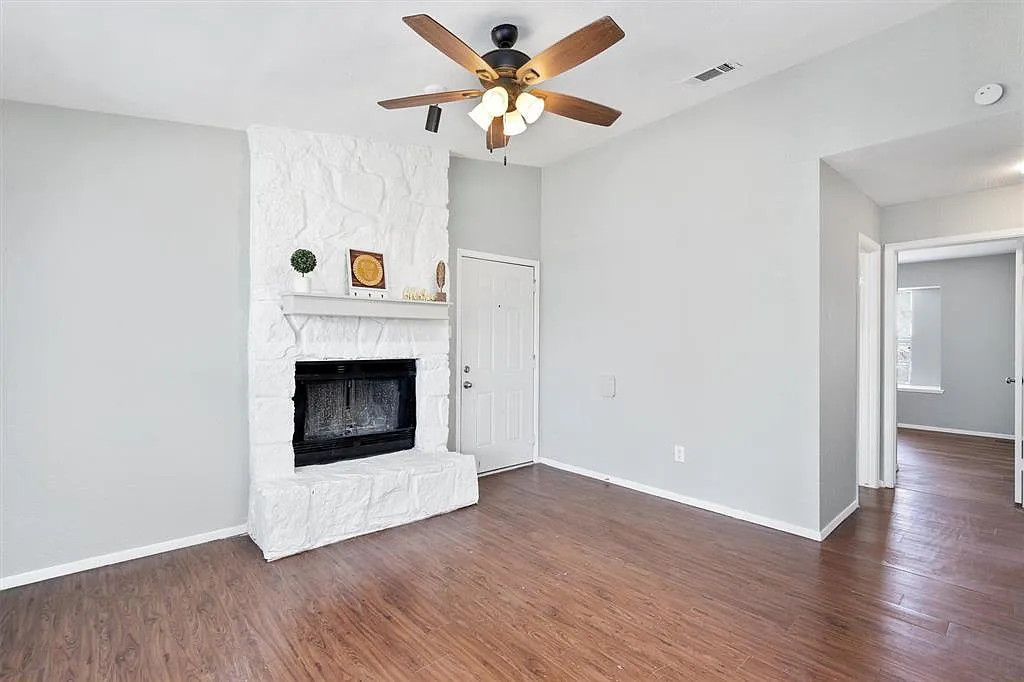2 bed, 1.5 bath, 800 sqft, $1,295 — Photo 1