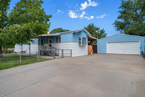 6831 Jade Park Ave NE — Photo 1