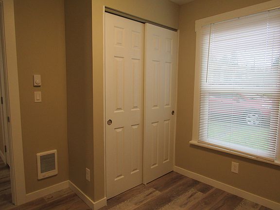 5th image of 8816 Edgewater Dr SW