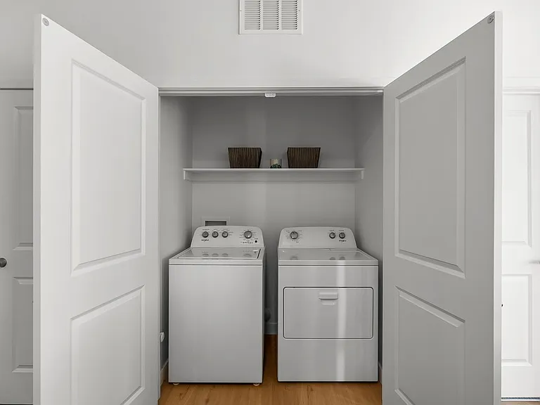 The Henley Apartments — Photo 9