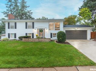 837 Colony Dr, Davenport, IA 52806