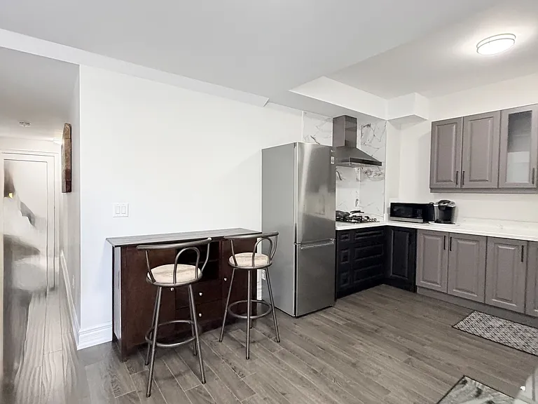 1606 Sandhurst Cres — Photo 14