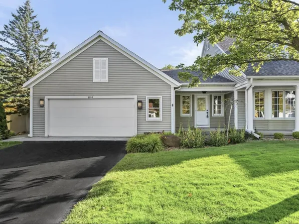 8114 Weatherwax Dr, Jenison, MI 49428