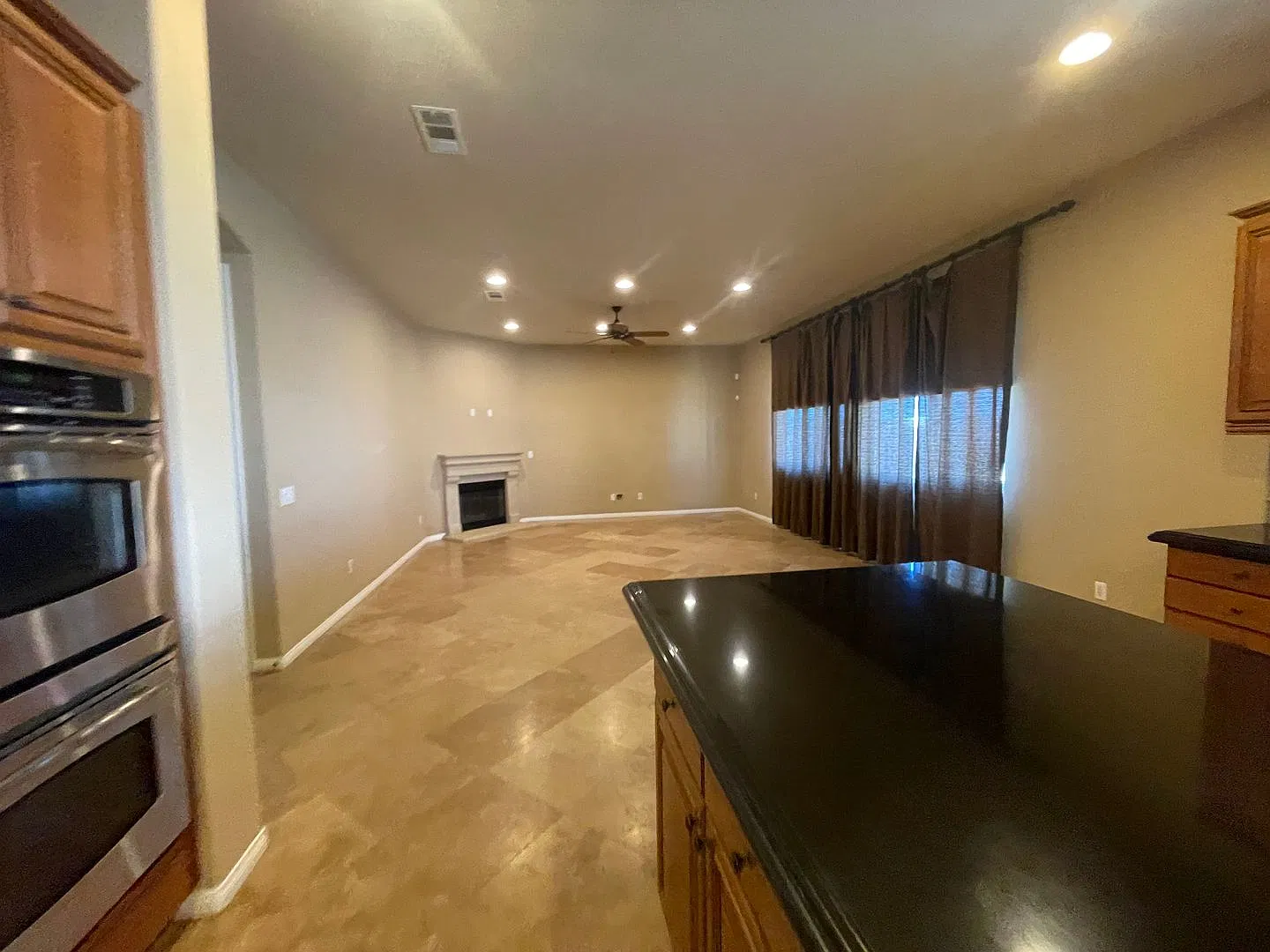 Beautiful Apple Valley Home- 3 Bedrooms, 2.5 Bathrooms, Single Story, Cul-de-Sac, 3 car garage — Photo 3