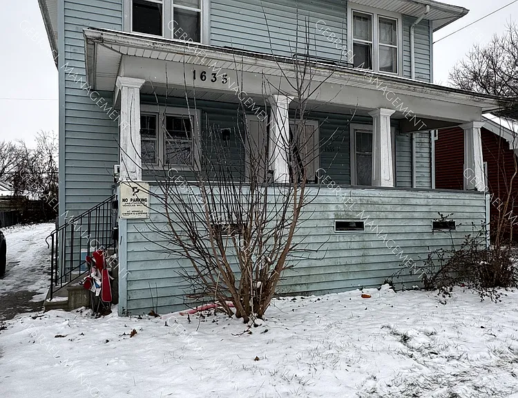 1635 Holmes St — Photo 1