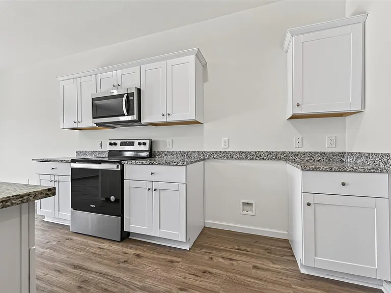 654 Amesbury Rd — Photo 22