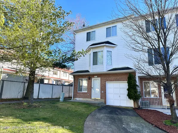 151 Aspen Knolls Way, Staten Island, NY 10312